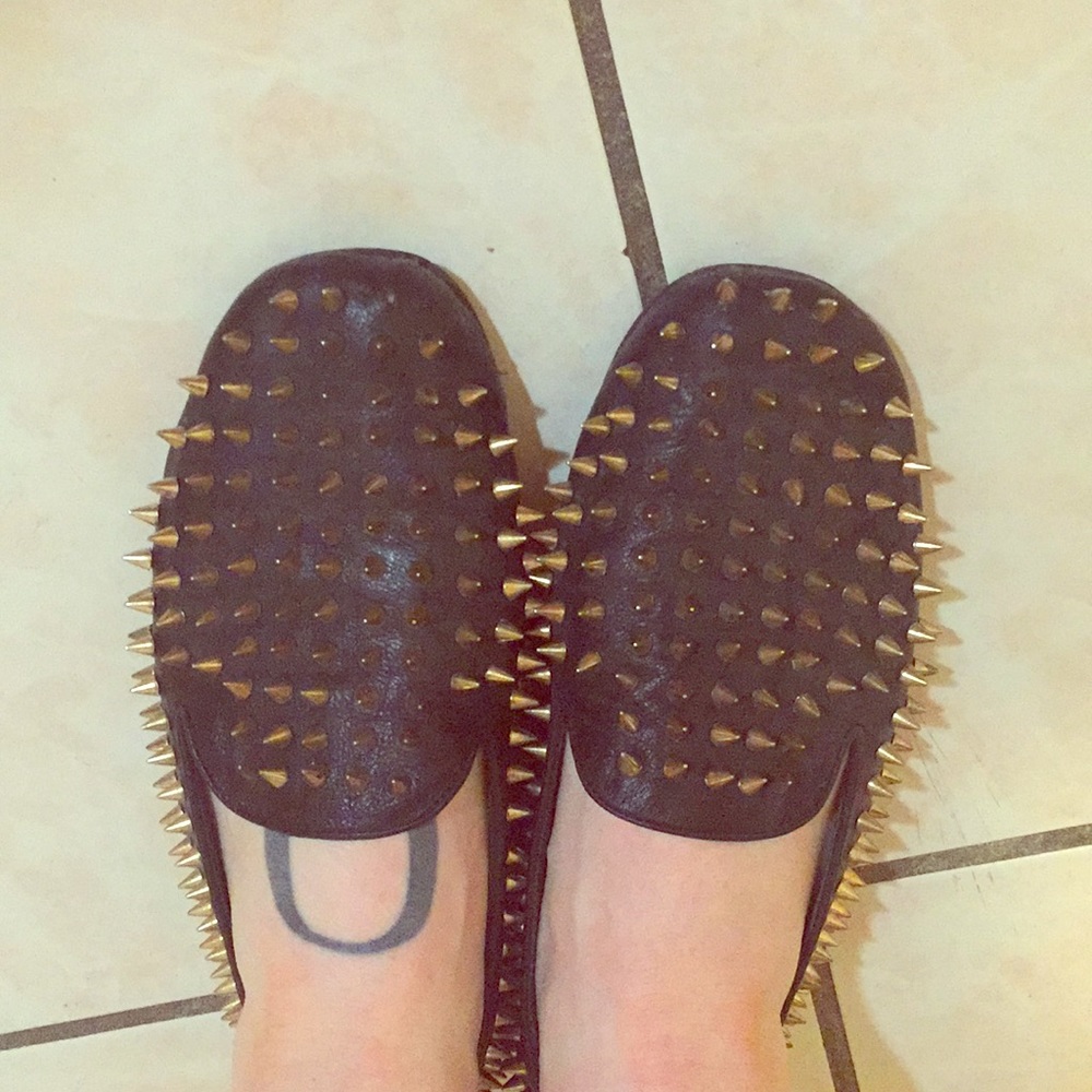 UNIF Hellraiser spiked loafer. Black/gold